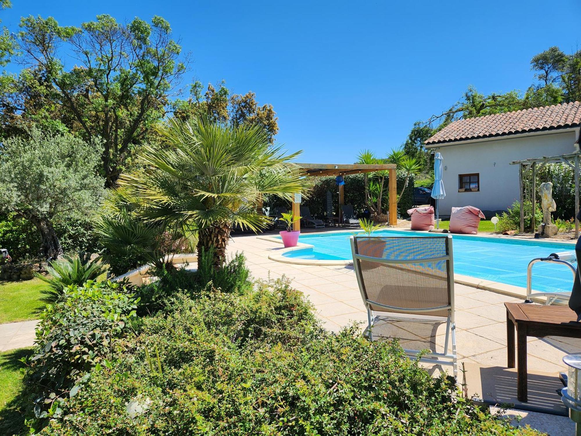 Domaine A L'Aise - Piscine Chauffee Bed & Breakfast Plaissan Dış mekan fotoğraf